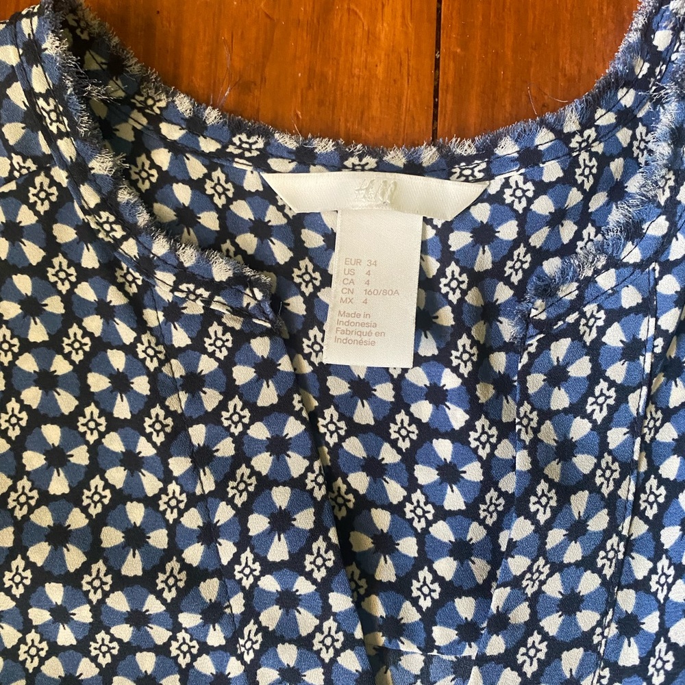 H&M few neck top